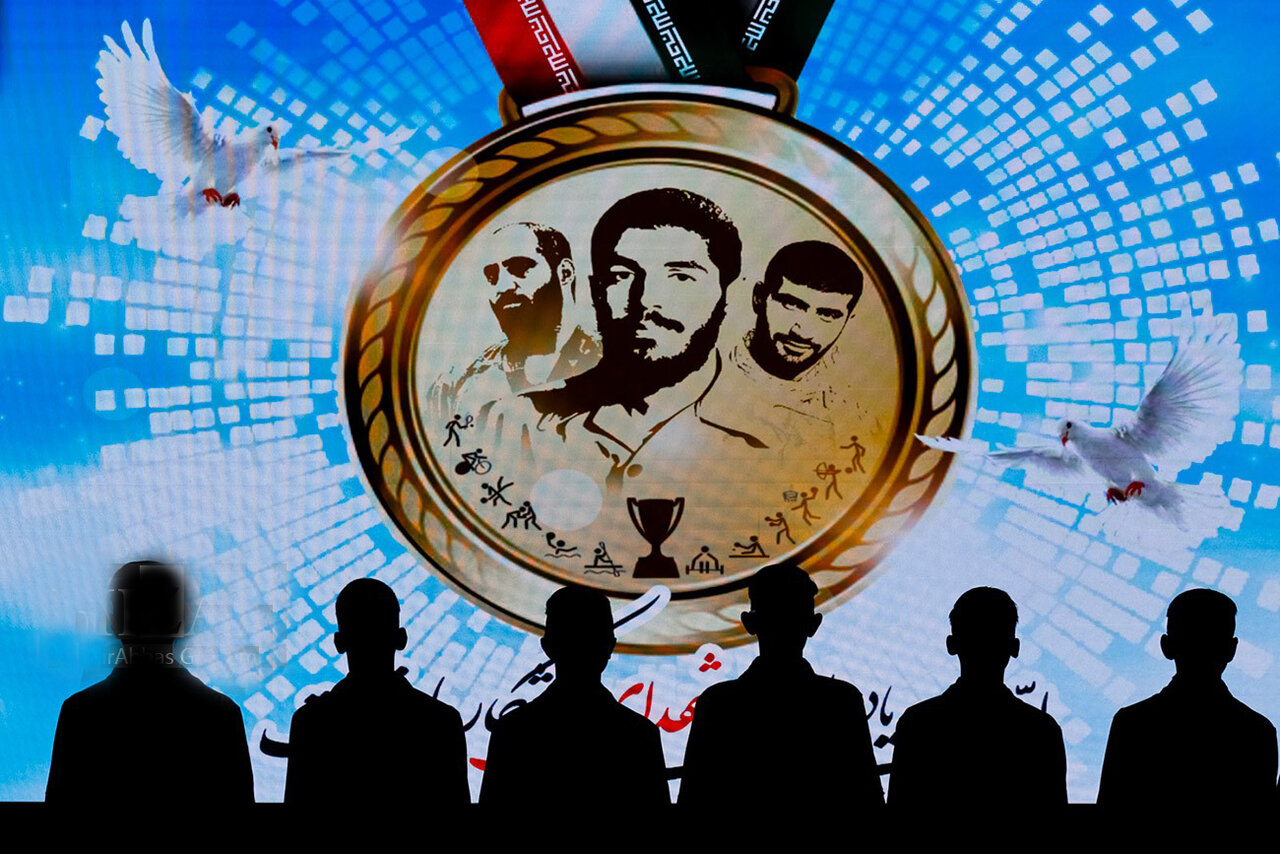 تجلیل از 40 خانواده شهید با حضور پیشکسوتان و جوانمردان قهرمان در اولین یادواره شهدای ورزشکار پایتخت