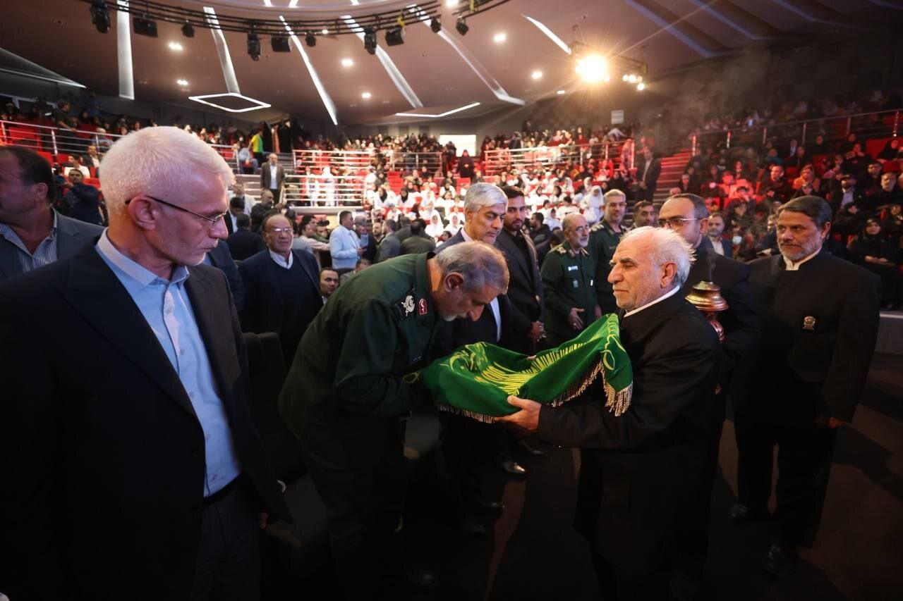 تجلیل از 40 خانواده شهید با حضور پیشکسوتان و جوانمردان قهرمان در اولین یادواره شهدای ورزشکار پایتخت