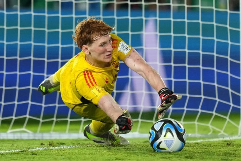 فوری: قهرمانی مانشافت با درخشش هایده کنستانتین هایده