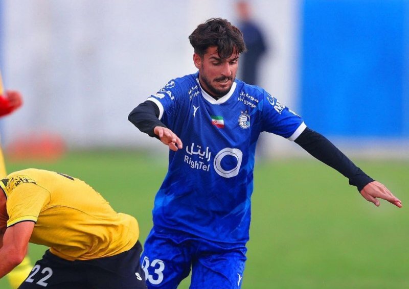 لباس استقلال بر تن بازیکنان ناشناخته! (عکس)  استقلال