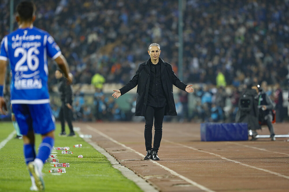 گلمحمدی: مدیر آنها با رییس فدراسیون رفیق است!