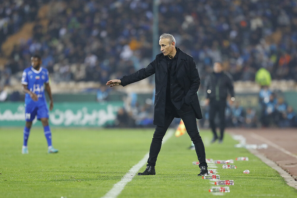 گلمحمدی: مدیر آنها با رییس فدراسیون رفیق است!