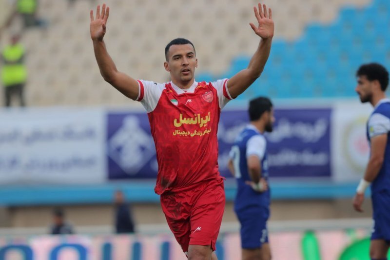 اختصاصی: مهاجم جنجالی پرسپولیس را ترک کرد! نبیل باهویی