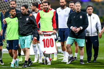 عکس دسته‌جمعی تیم ملی با پیراهن 100