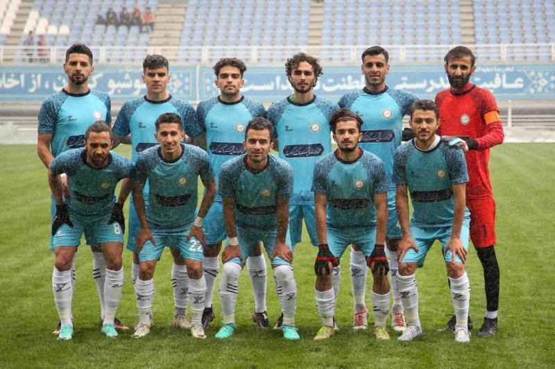 خسرو حیدری زیر بار لوگوی قرمز نرفت! خوشه طلایی