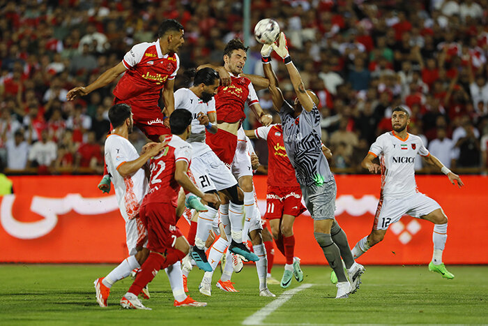 تصادف گولسیانی و لک در ارتفاع 2 متر (عکس)