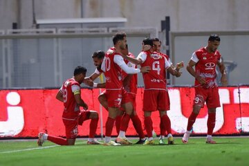 گل‌گهر ۰-۱ پرسپولیس: صدرنشینی پرسپولیس با دریبل زیدانی