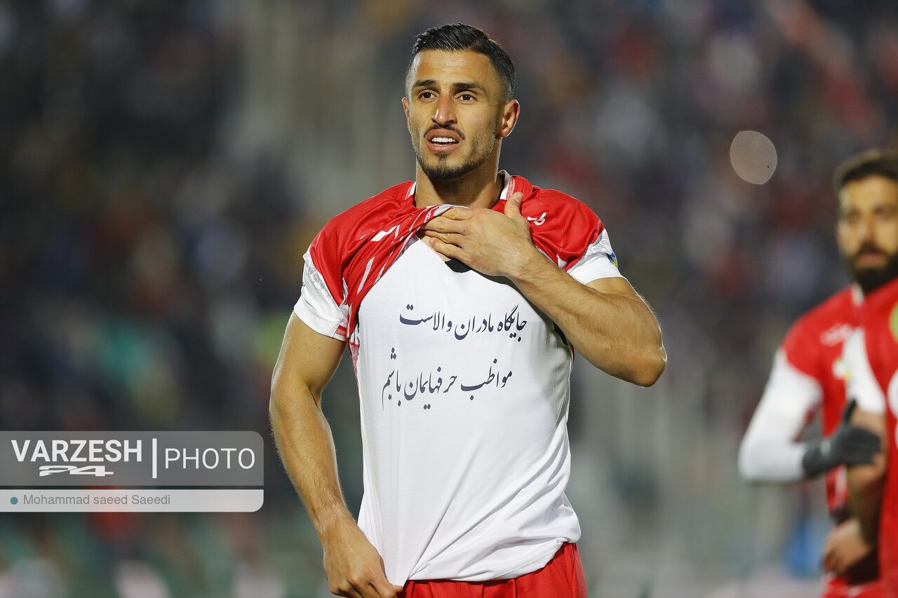 خوشحالی علیپور جنجالی و متفاوت بود! (عکس) هفته 15 - هوادار 0 - 5 پرسپولیس