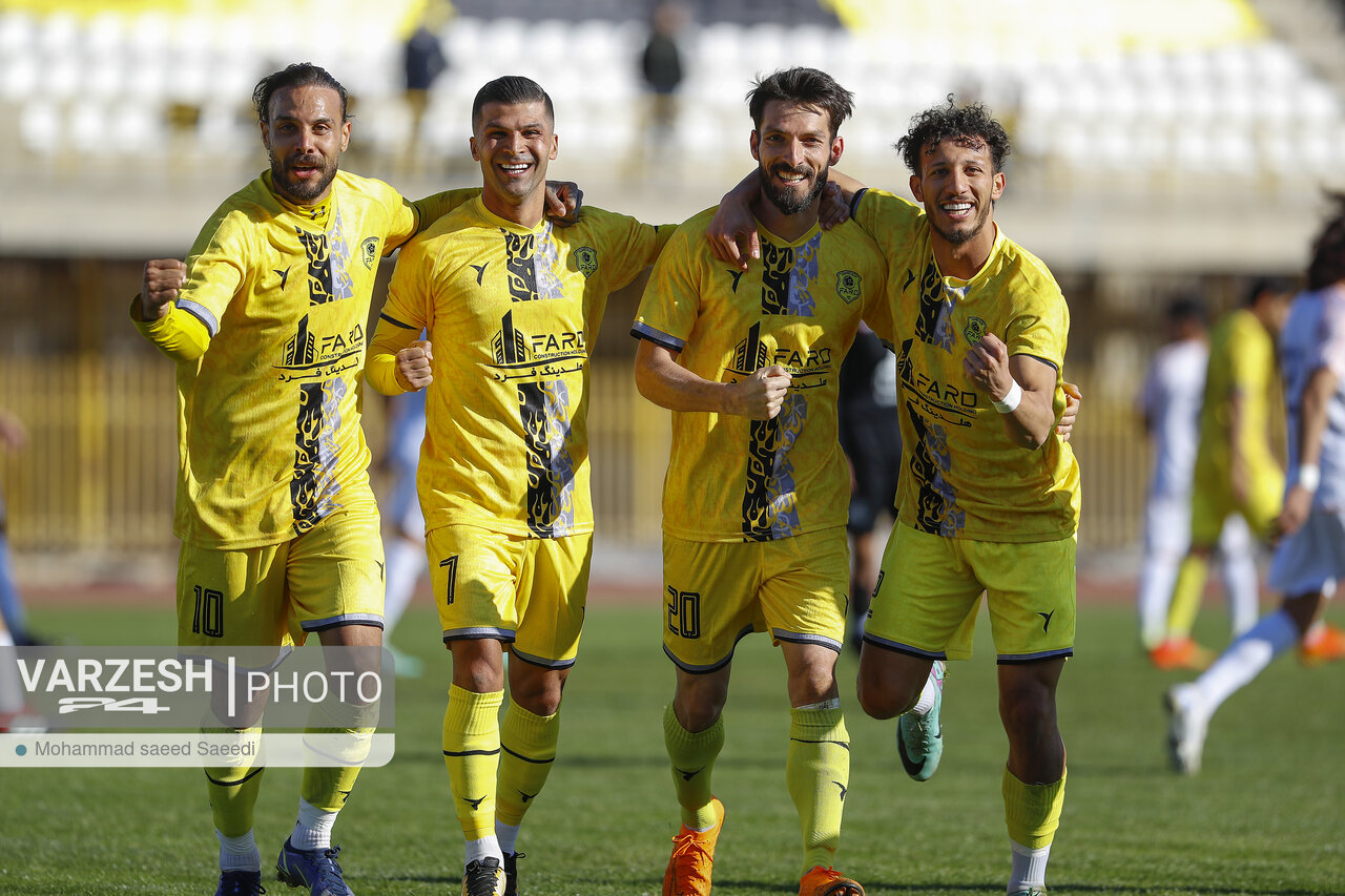 مهندسی که تیم خرید و سرمربی شد