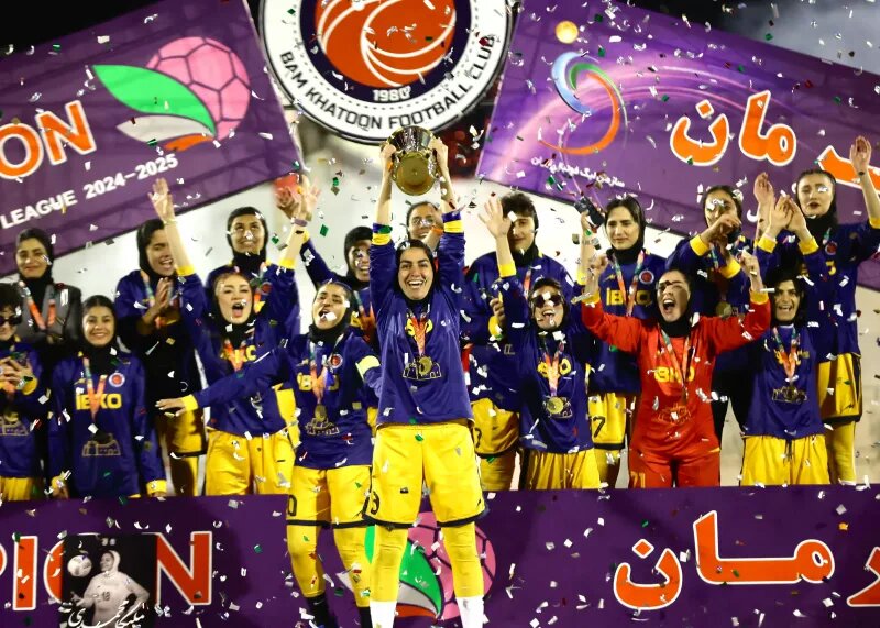 یازدهمین جشن قهرمانی خاتون در فوتبال زنان (عکس) تیم فوتبال خاتون بم