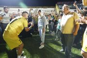 صحنه زیبا در لیگ ایران: خواستگاری وسط جشن