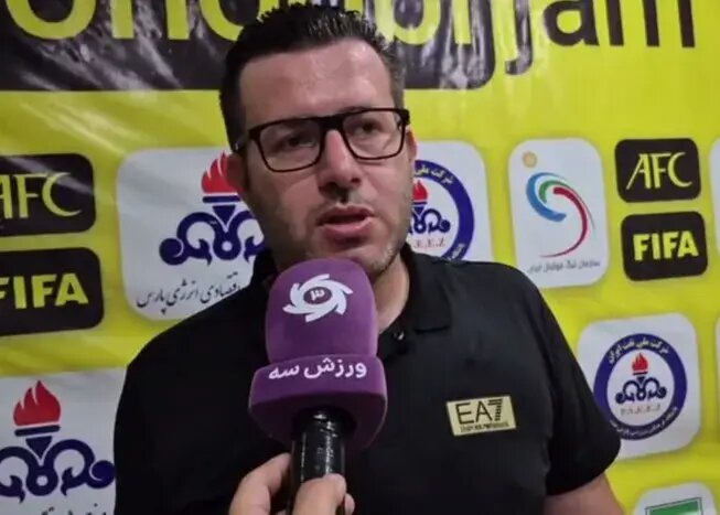 واکنش سرمربی فرد به دست ندادن رجبزاده: عصبی بود! سرمربی فرد البرز