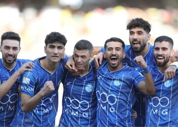 فجر سپاسی صفر - استقلال ۳: صدرنشین قلدر!