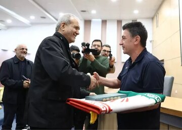 دیدار صمیمانه ملی‌پوشان و رئیس جمهور