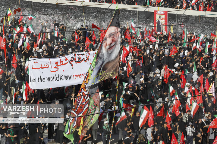 بدرقه امام خامنه ای در مصلی تهران