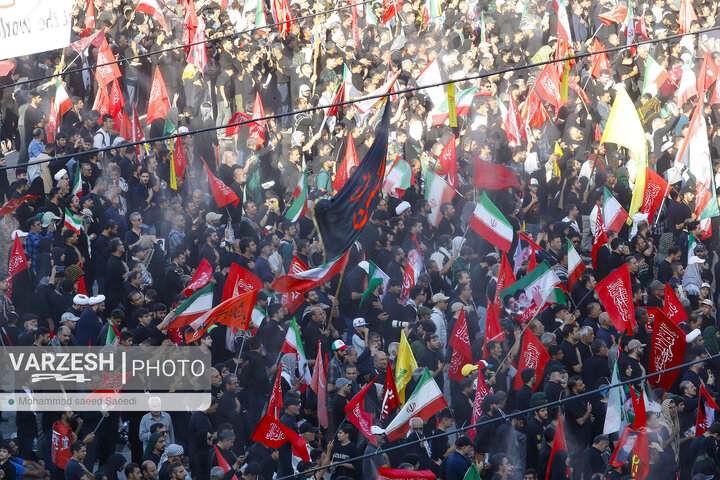 بدرقه امام خامنه ای در مصلی تهران