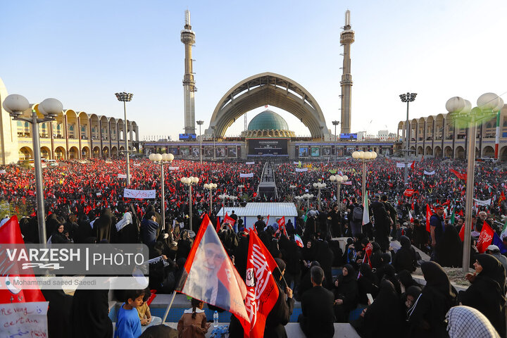 بدرقه امام خامنه ای در مصلی تهران