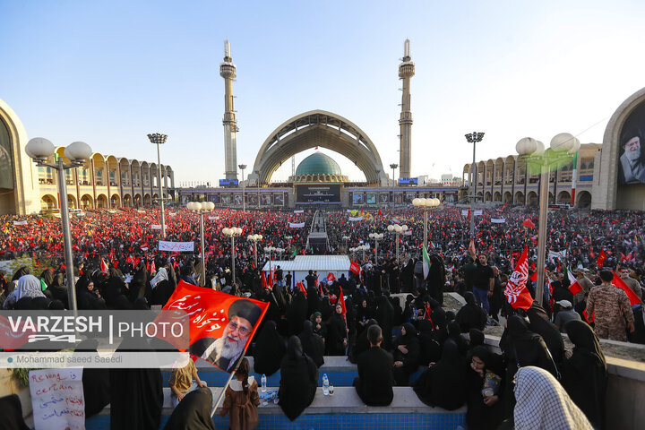 بدرقه امام شهید امت حضرت آیت الله خامنه ای در مصلی تهران