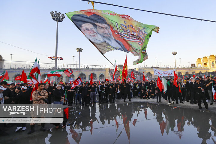 بدرقه امام خامنه ای در مصلی تهران