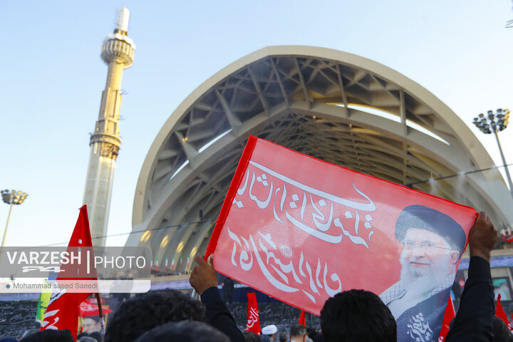 بدرقه امام خامنه ای در مصلی تهران