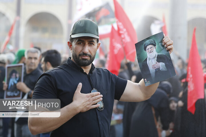 بدرقه امام خامنه ای در مصلی تهران