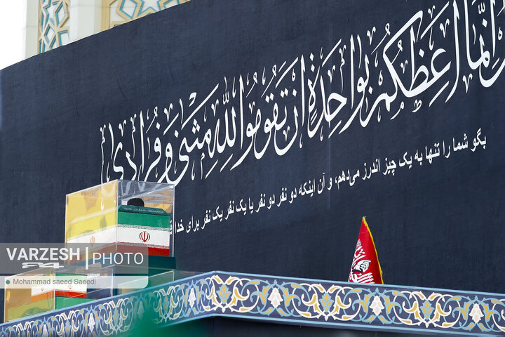 بدرقه امام خامنه ای در مصلی تهران