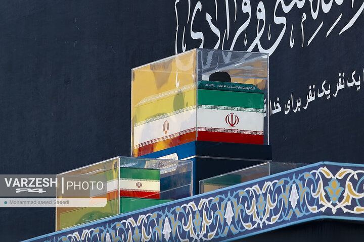 بدرقه امام خامنه ای در مصلی تهران