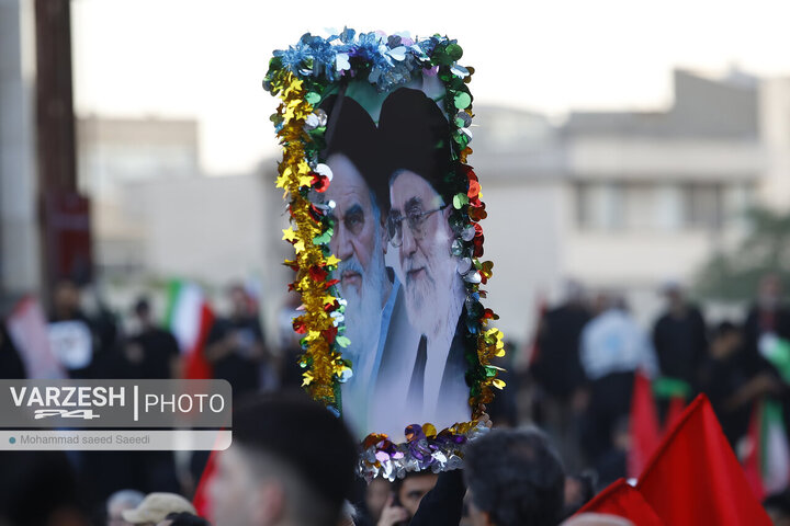 بدرقه امام خامنه ای در مصلی تهران