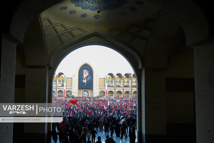 بدرقه امام خامنه ای در مصلی تهران