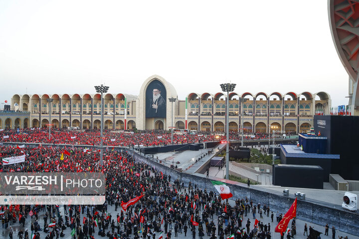 بدرقه امام خامنه ای در مصلی تهران