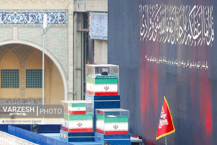 بدرقه امام خامنه ای در مصلی تهران