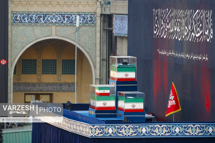بدرقه امام خامنه ای در مصلی تهران