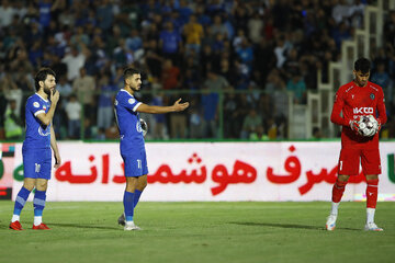 واکنش تند پرسپولیس و سپاهان به اهدای جام به استقلال!